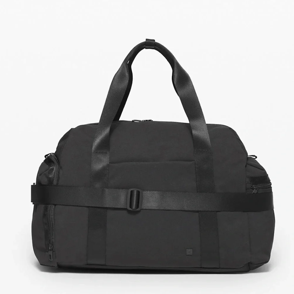 Lululemon Command the Day Duffle Bag